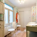 Feriehus Spacious 7-bed House In Oostende