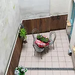 Feriehus Spacious 7-bed House In Oostende