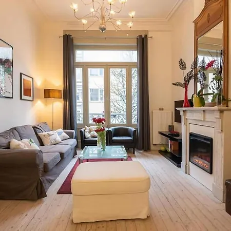 Spacious 7-bed House In *