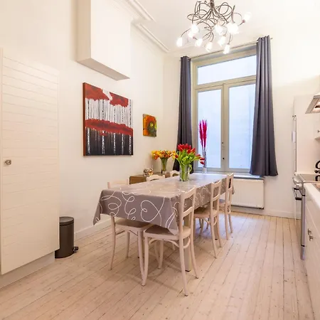 Spacious 7-bed House In Сasa de vacaciones Ostende