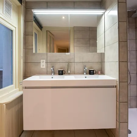 Spacious 7-bed House In
