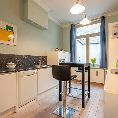 別荘 Spacious 7-bed House In