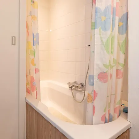 Spacious 7-bed House In Nyaraló *