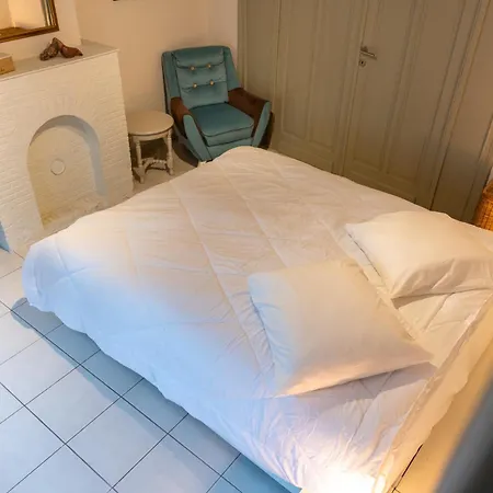 Semesterbostad Spacious 7-bed House In *