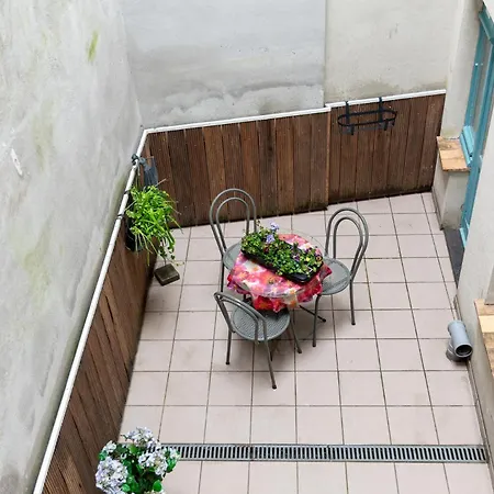 Semesterbostad Spacious 7-bed House In Oostende