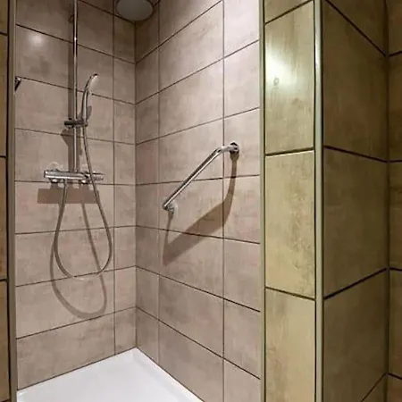 Spacious 7-bed House In Dom wakacyjny Ostenda